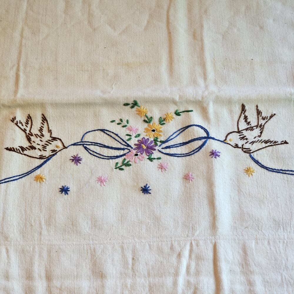 VTG LoveBird Ribbon Hand Embroidered Pillowcase Pair Cottagecore Floral Romantic - Picture 4 of 16